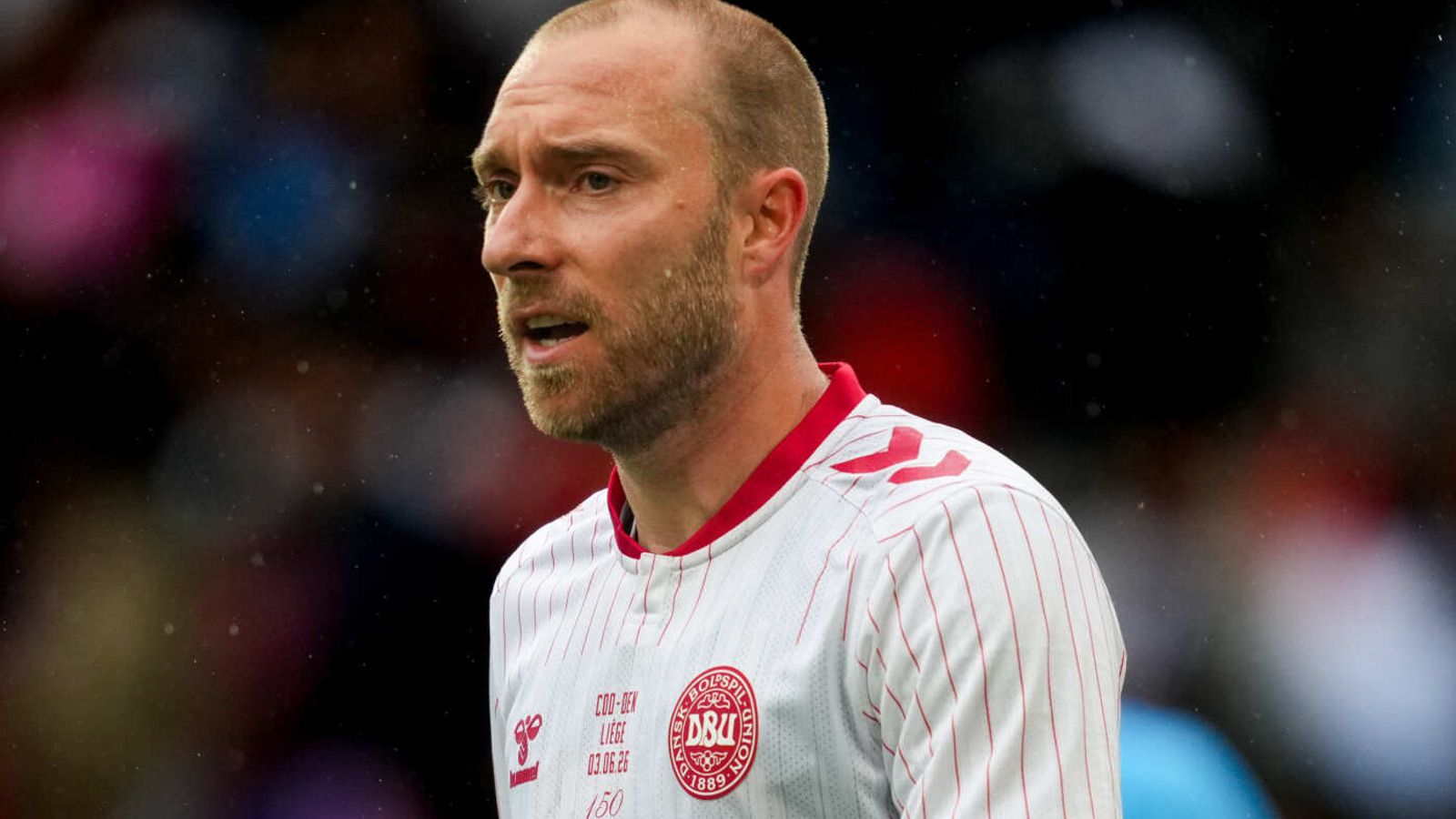 Christian Eriksen: Amistoso da Dinamarca com a Ucrânia abandonado após meio-campista desmaiar em campo | Notícias de futebol