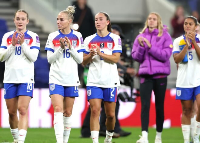 Inglaterra Feminina 3-0 Ucrânia Feminina: Leoas lamentam a derrota da Espanha enquanto questionam como uma derrota lhes custou a vaga automática na Copa do Mundo | Notícias de futebol