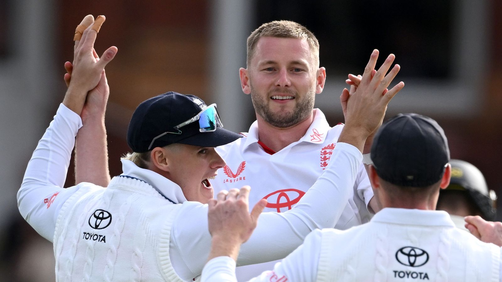 Inglaterra definiu a Nova Zelândia 254 para vencer o primeiro teste no Lord’s com Black Caps terminando o segundo dia repleto de postigos em 36-3 | Notícias de críquete