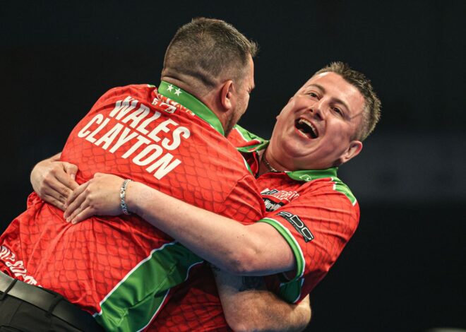 Copa do Mundo de Dardos: Jonny Clayton e Nick Kenny, do País de Gales, seguem em frente, com Alemanha e Irlanda também vencendo | Notícias sobre dardos
