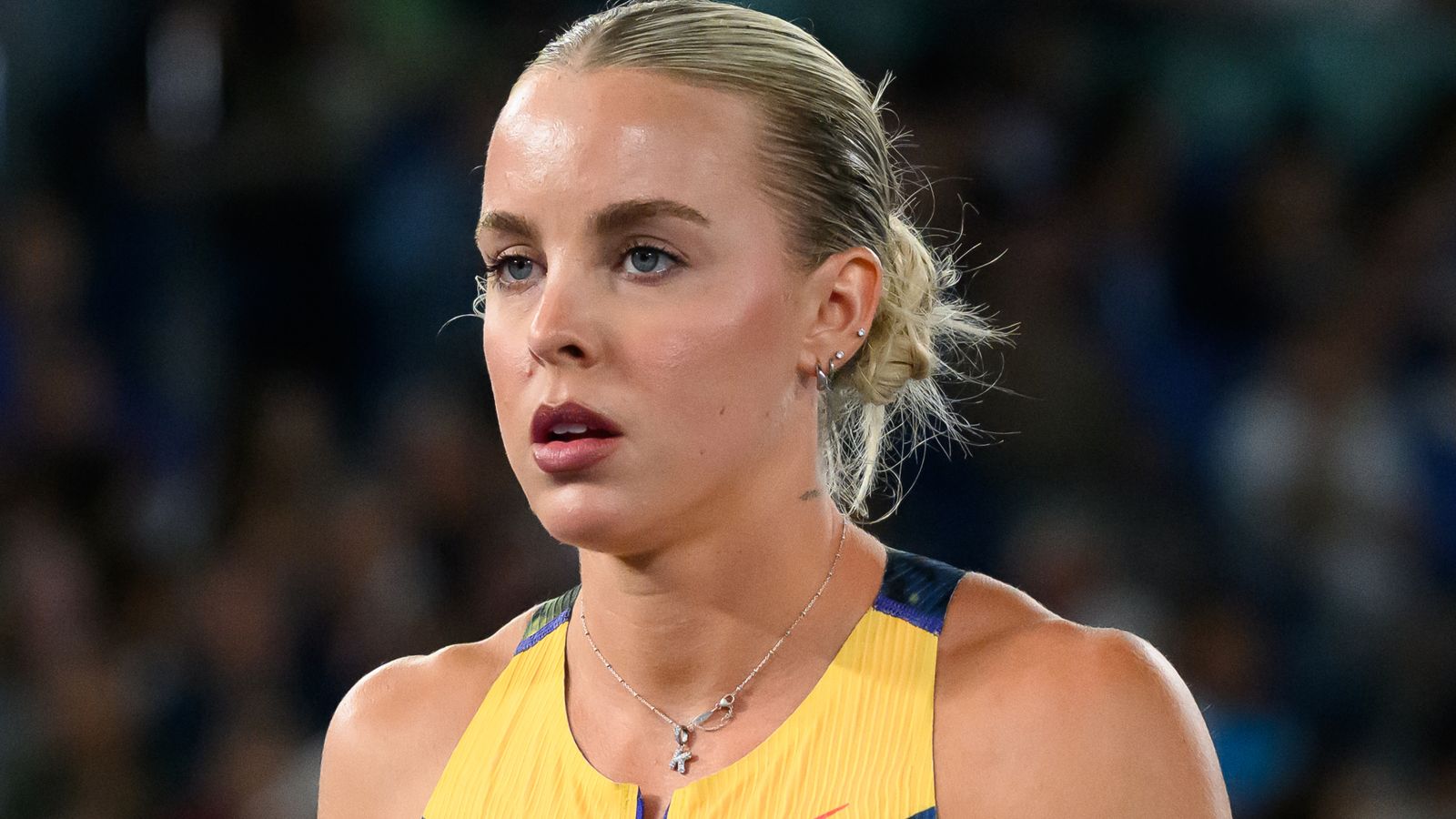Keely Hodgkinson: Campeã olímpica dos 800m estabelece novo recorde pessoal e recorde britânico, mas termina em segundo, atrás de Audrey Werro | Notícias sobre atletismo