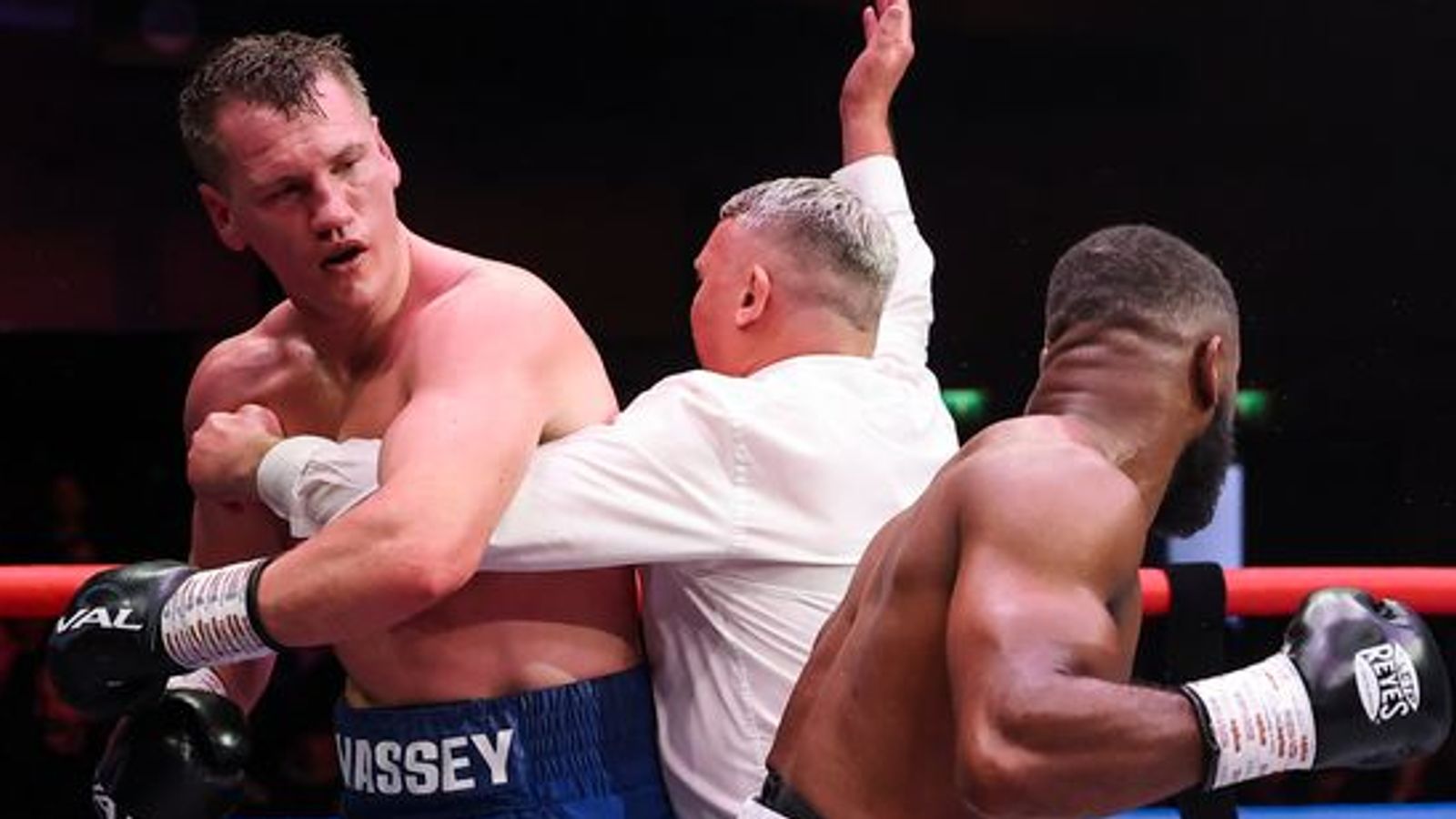 Cheavon Clarke se recupera de dois knockdowns para parar Jack Massey após thriller de peso cruzado em Bournemouth | Notícias de boxe