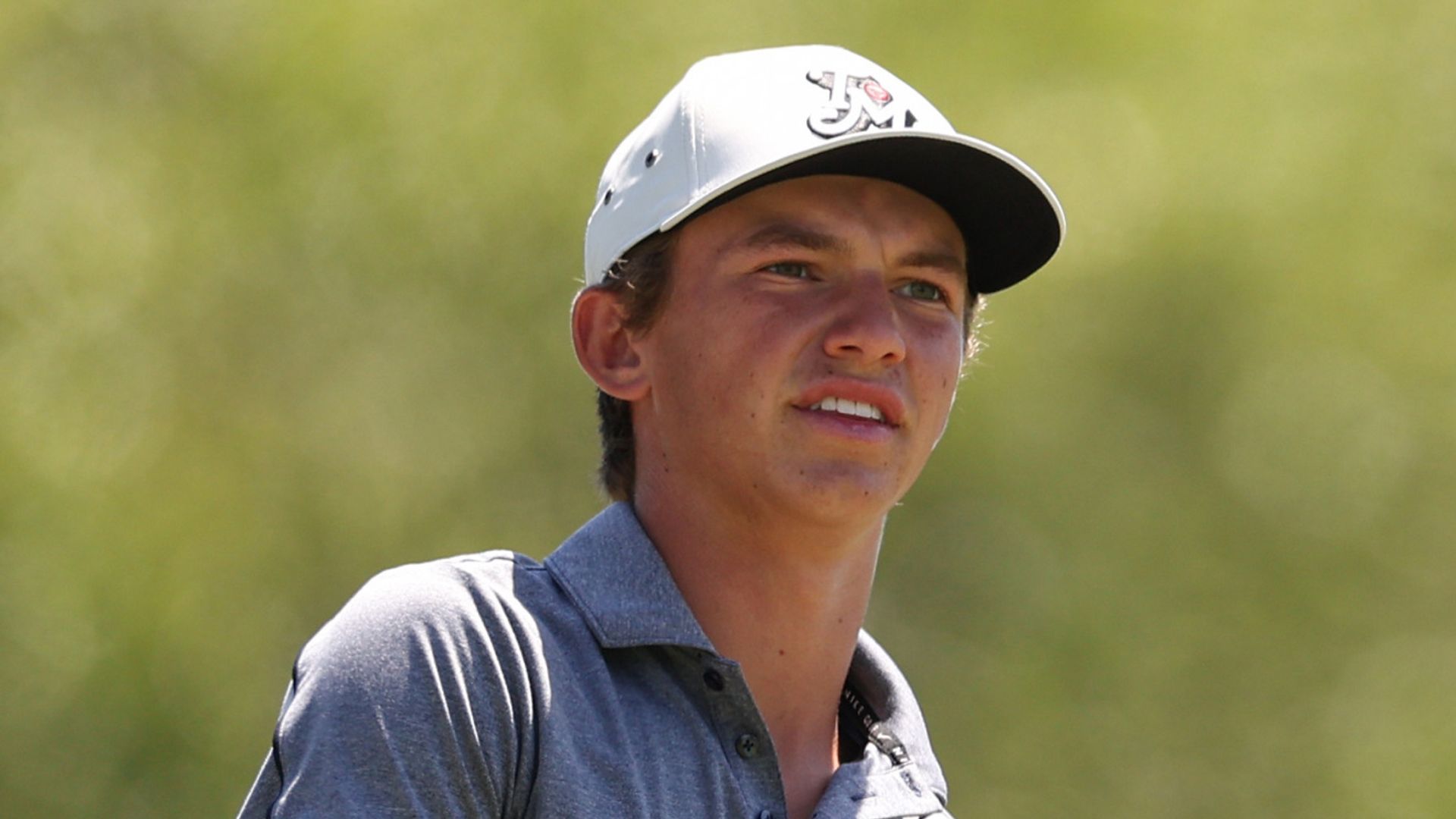Miles Russell, 17, se classifica para o Aberto dos Estados Unidos com o filho de Woods como caddie