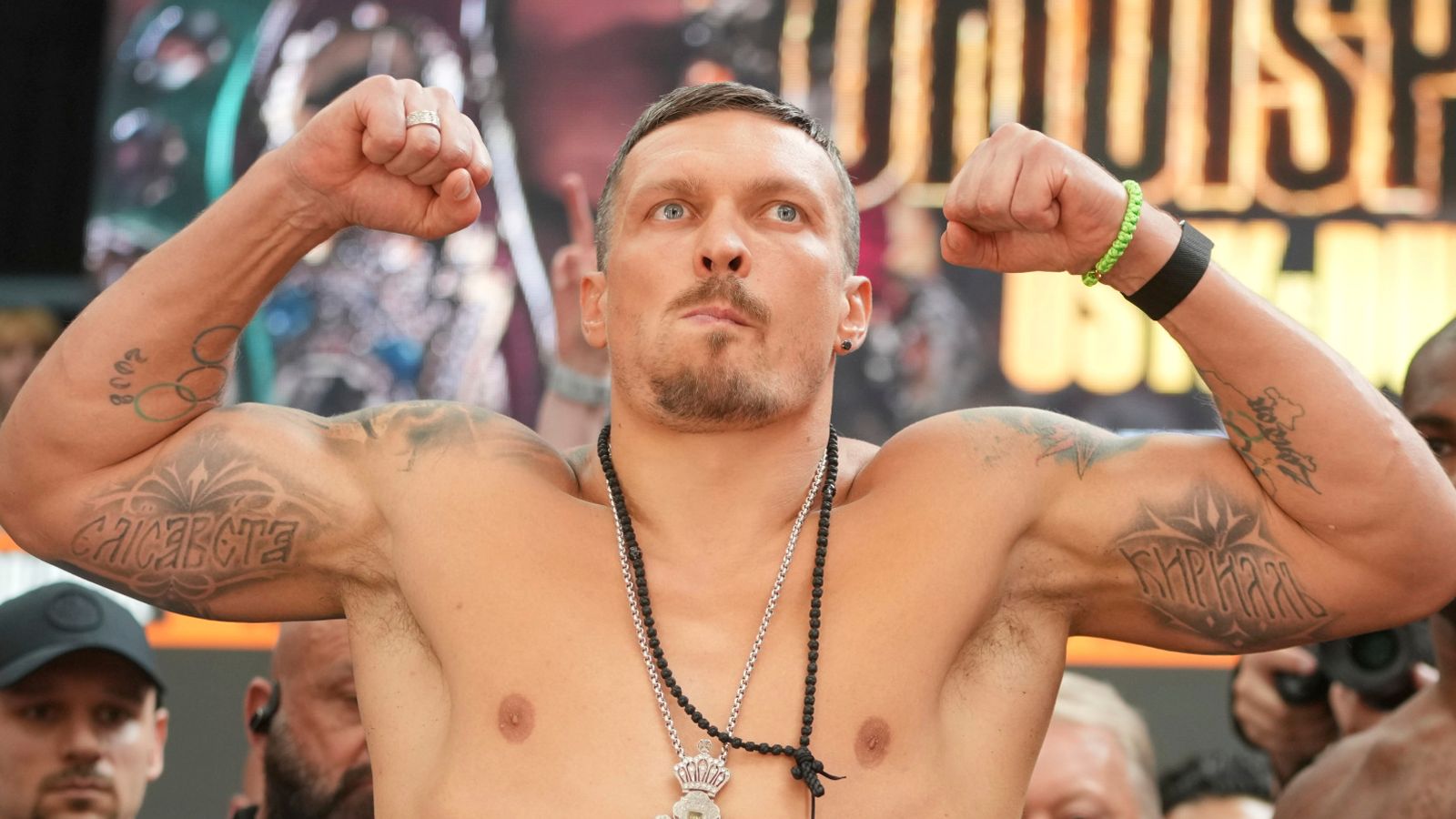 Oleksandr Usyk desocupa títulos mundiais, mas diz que sua ‘última dança’ ainda está por vir | Notícias de boxe