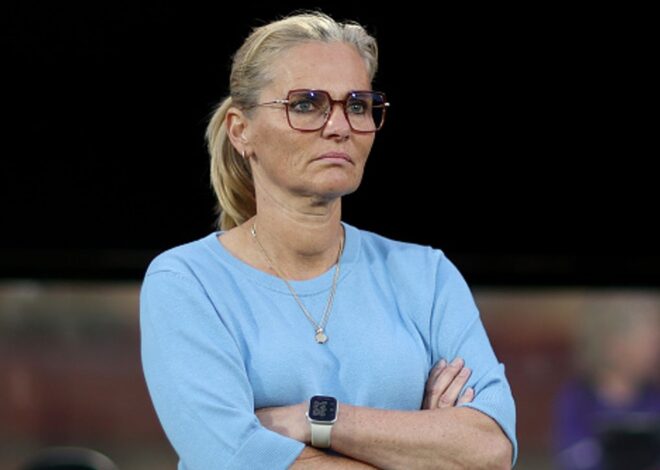 Espanha Feminina 4-0 Inglaterra: Sarina Wiegman pediu às suas jogadoras que reagissem, já que a maior derrota em 17 anos torna improvável a qualificação automática para a Copa do Mundo | Notícias de futebol
