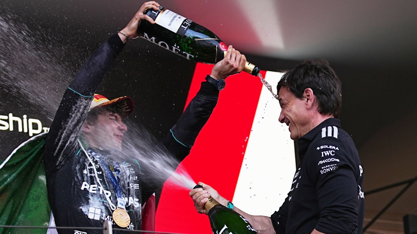 O chefe da Mercedes, Toto Wolff, revela desconforto ao se juntar a Kimi Antonelli no pódio de Mônaco em meio à contínua angústia de George Russell | Notícias F1