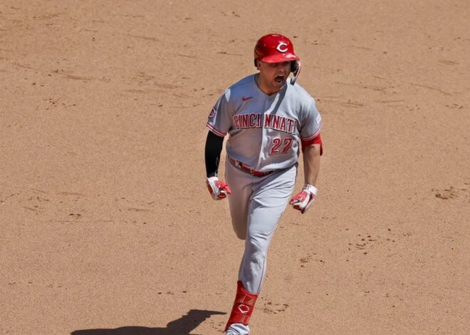 RH de Sal Stewart ajuda Reds a derrotar Mariners