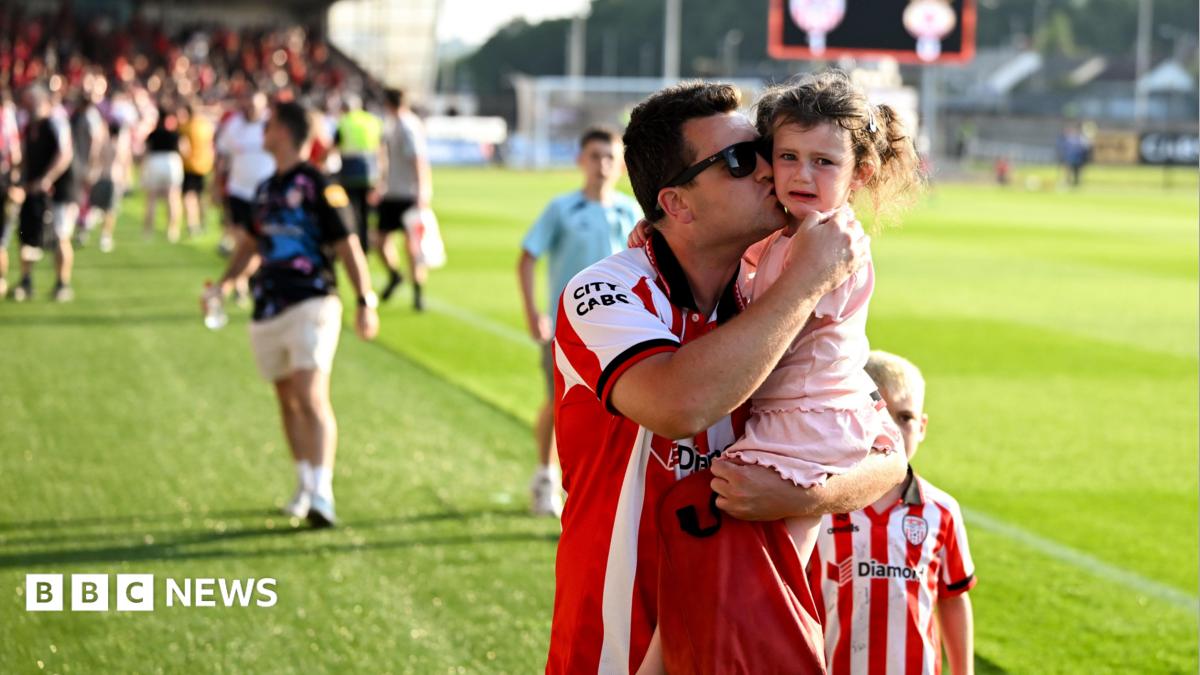 Derry City: Crianças fogem para o campo em meio à desordem no Brandywell Stadium