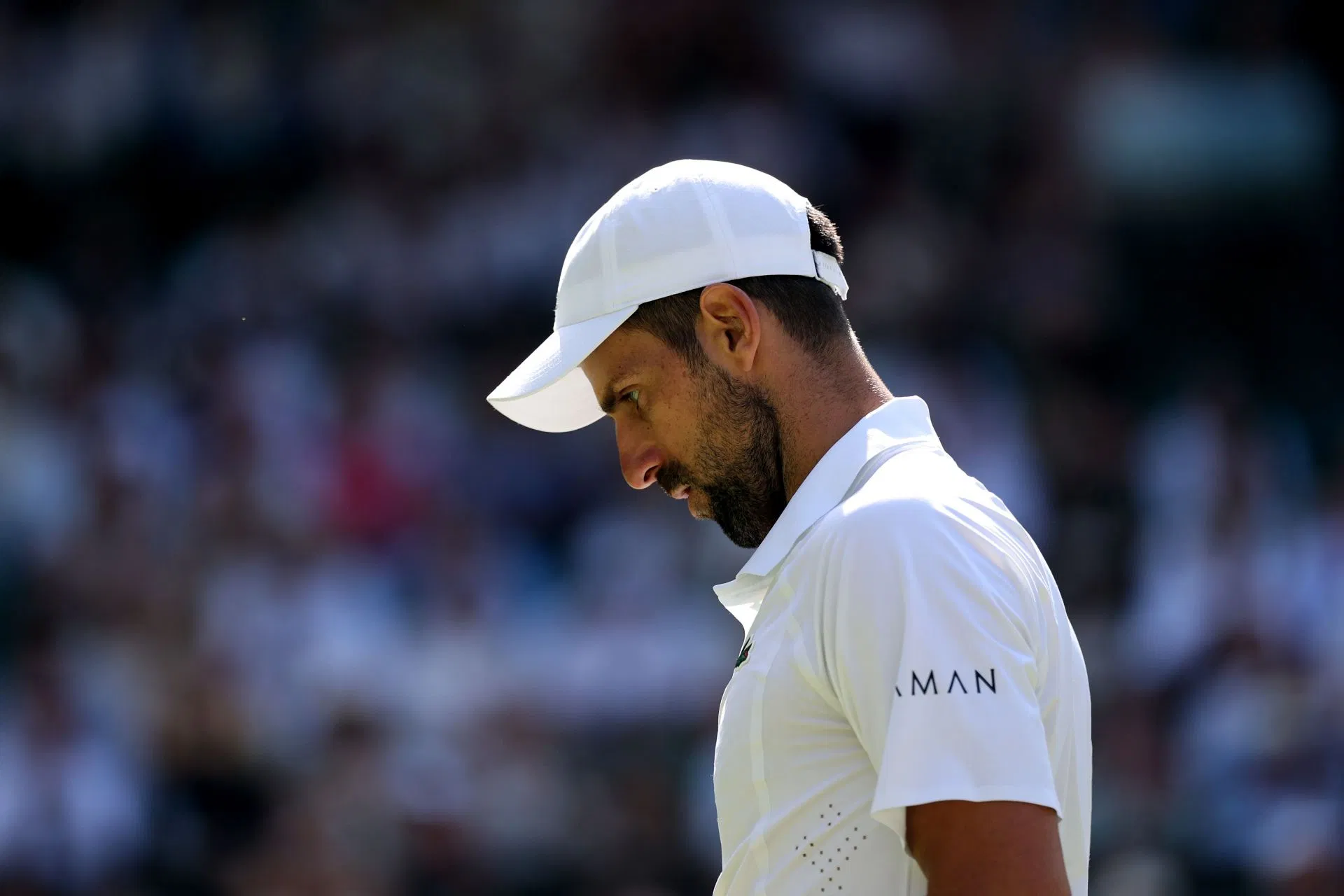 Novak Djokovic reclama do sentimento de ‘não muito bom’ e não mostra entusiasmo por ultrapassar Federer na estranha coletiva de imprensa de Wimbledon